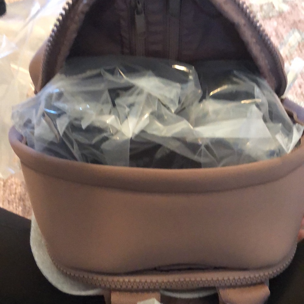 NWT Dagne Dover Large Dakota Neoprene Backpack - Picture 5 of 11